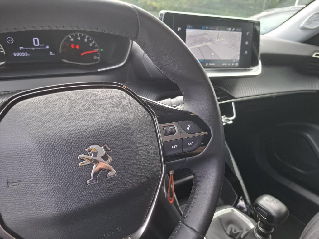 Peugeot 2008 suv 1.2 100 pk active airco/nav/park/trekhaak