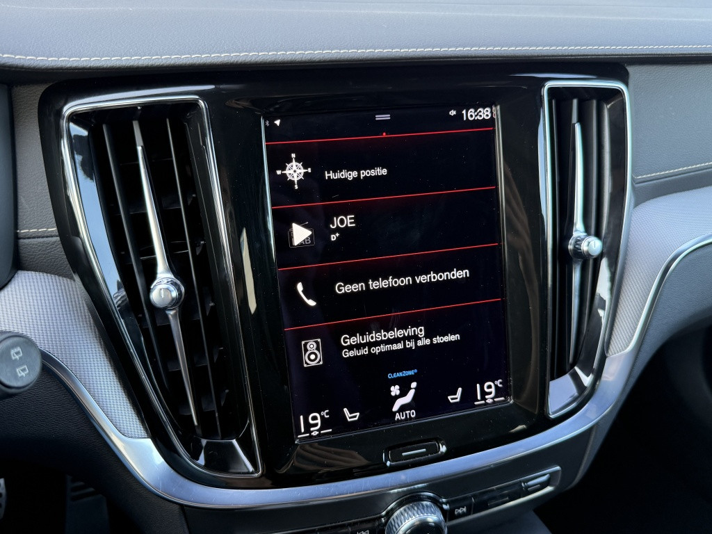 Volvo V60 v60 t6 340pk r-design| panodak| adap.cruise| 360camera| hud| key