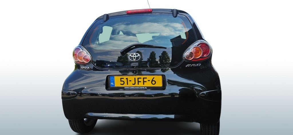 Toyota Aygo 1.0-12v 5drs comfort navigator / nl auto / nap