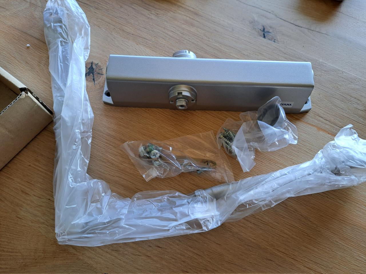 Ivana deurdranger compleet met beslag in doos, serie 1600