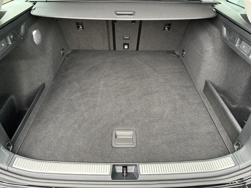 Volkswagen Passat variant 1.5 etsi 150pk elegance | alcantara | head up | c