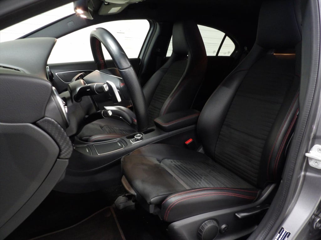 Mercedes-Benz A-Klasse a180 122pk 7g-dct business solution amg