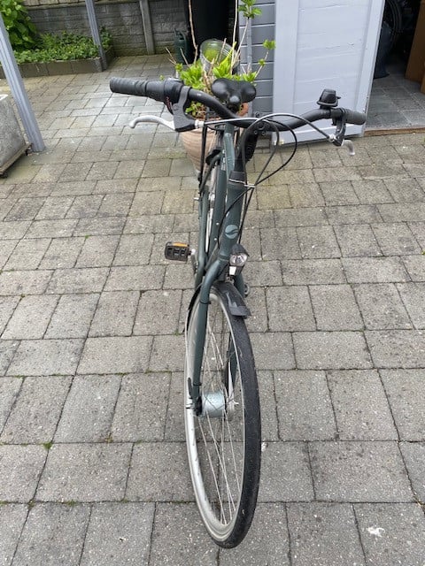 Giant Chill.    Giant Ease E+1 elektrische fiets.  Giant Daily Tour.