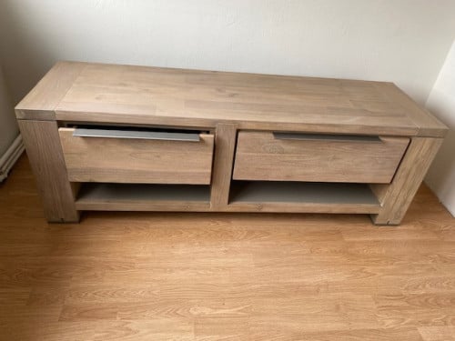 Diverse meubels, eettafel, salontafel, staande kast, tv meubel en dressoir
