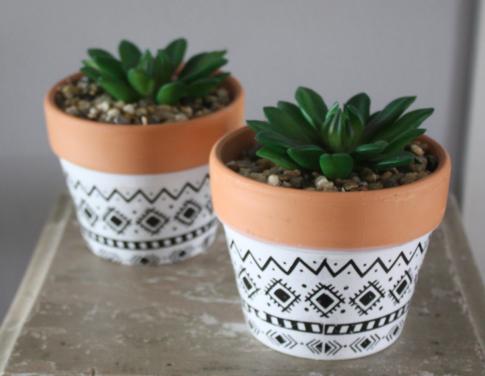 Set van 3 stenen bloempotjes met nepplantje erin