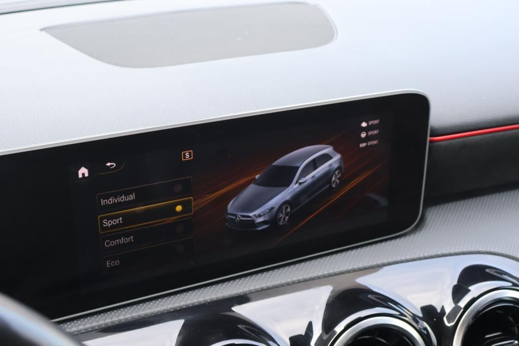 Mercedes-Benz A-Klasse 180 business solution amg l automaat l camera l temp