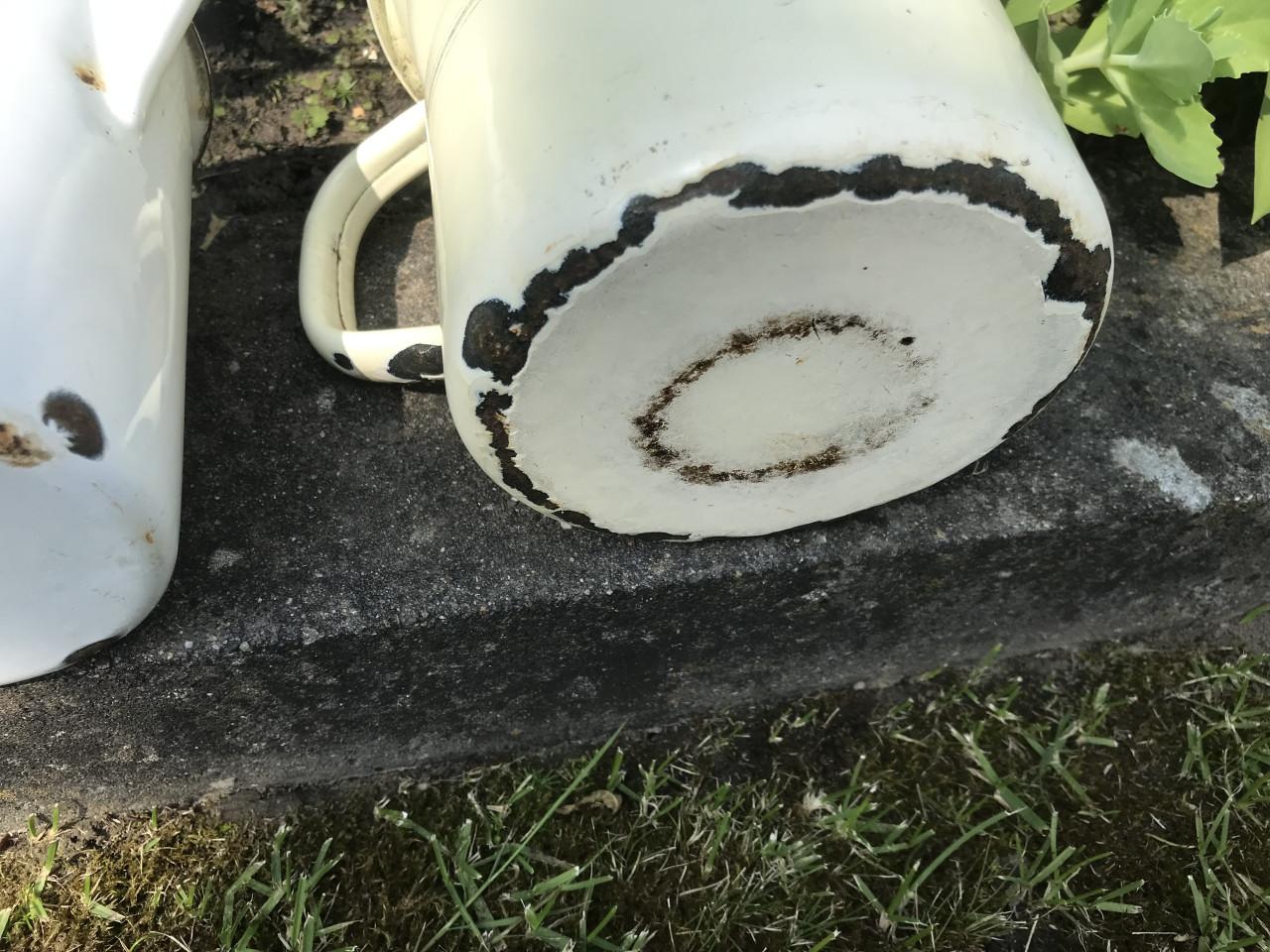 Emaille melk- / maatkannetjes (3 stuks)