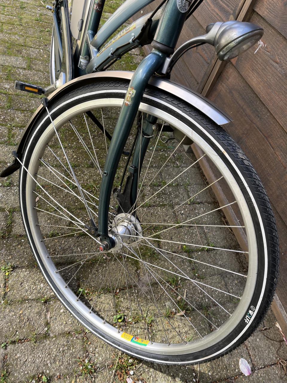 Dames fiets Gazelle met versnel, trommelremmen, verlichting enz.