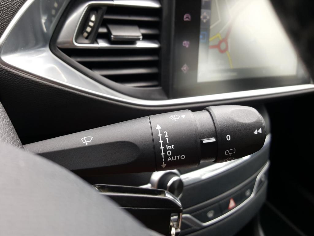 Peugeot 308 1.2 e-thp 110pk blue lease premium | navigatie | bt | cruise & 