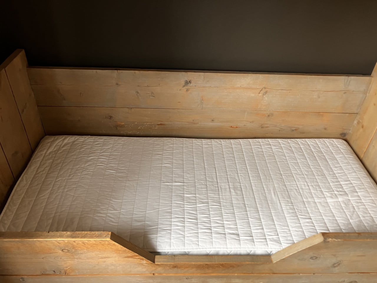 Peuter/ kleuter bed steigerhout