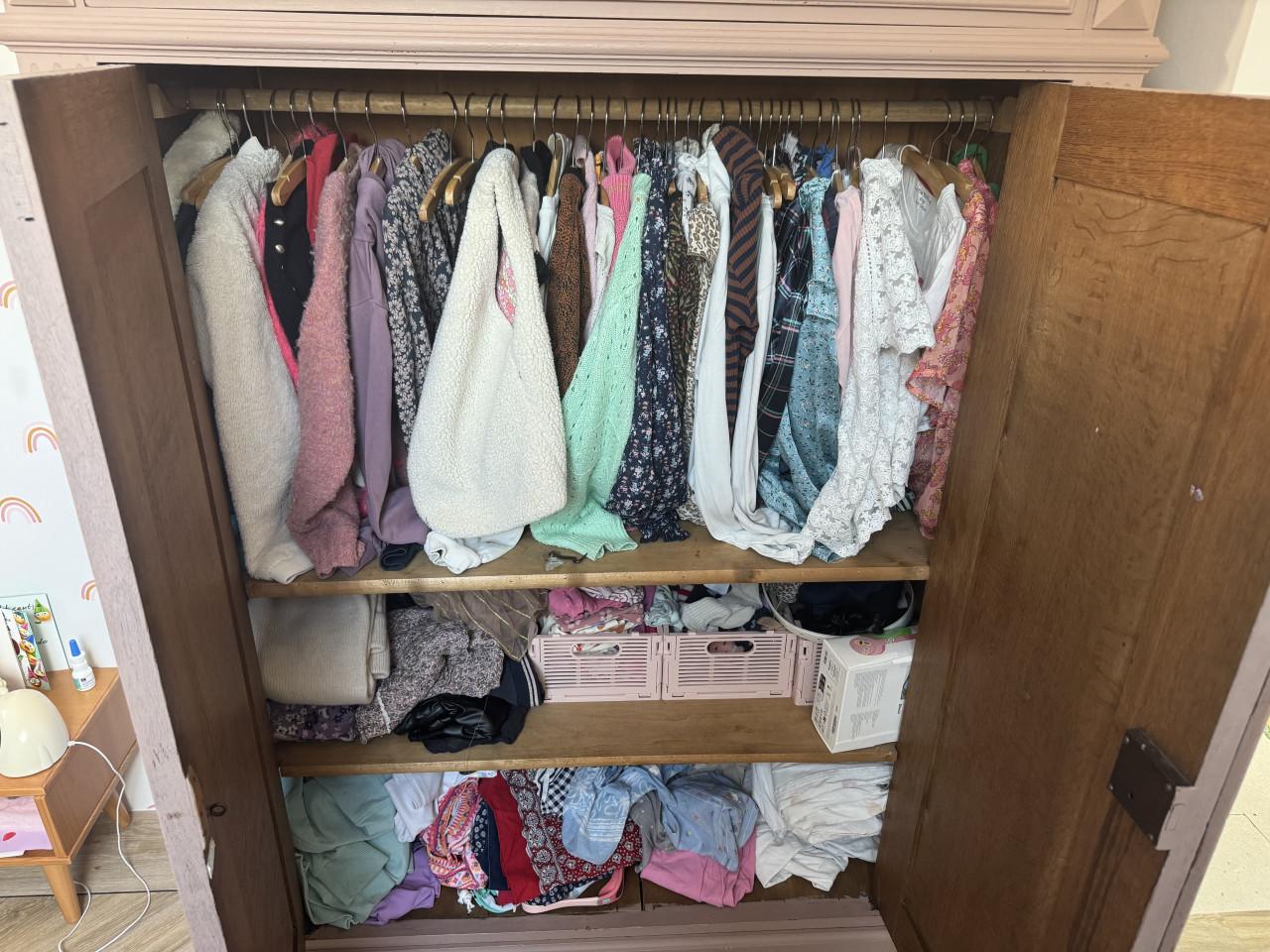 Gave meiden kast met evt bijpassend peuterbed