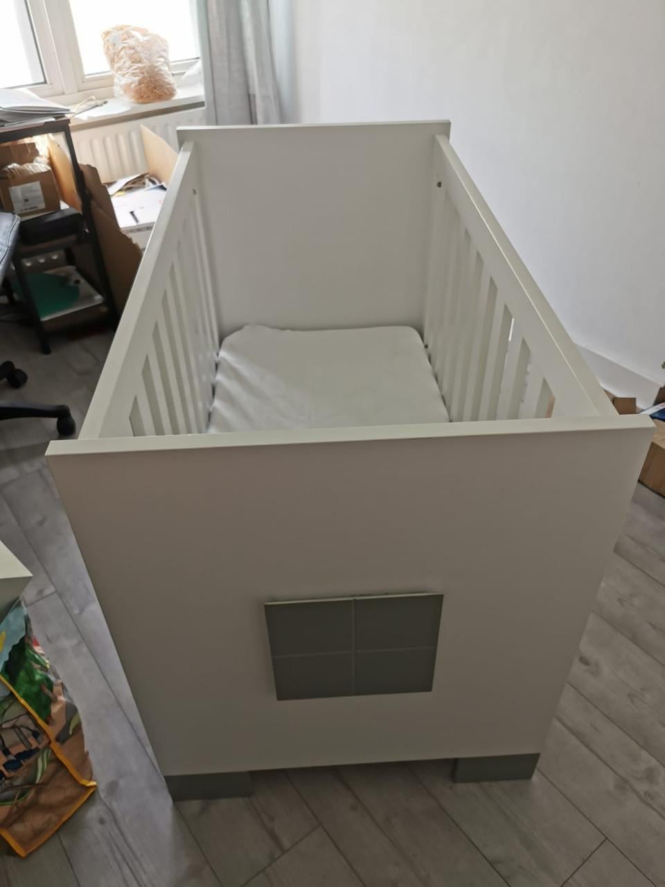 Kinderledikant 120x60 cm met matras en dekbedje €25