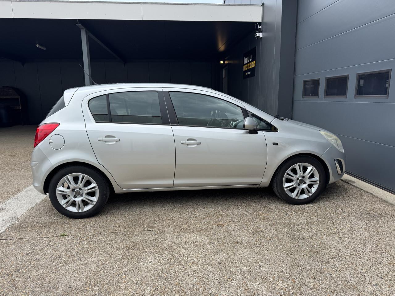 Opel Corsa 1.4 16V Edition 5DRS 2011 Zilver Airco Apk Cruise