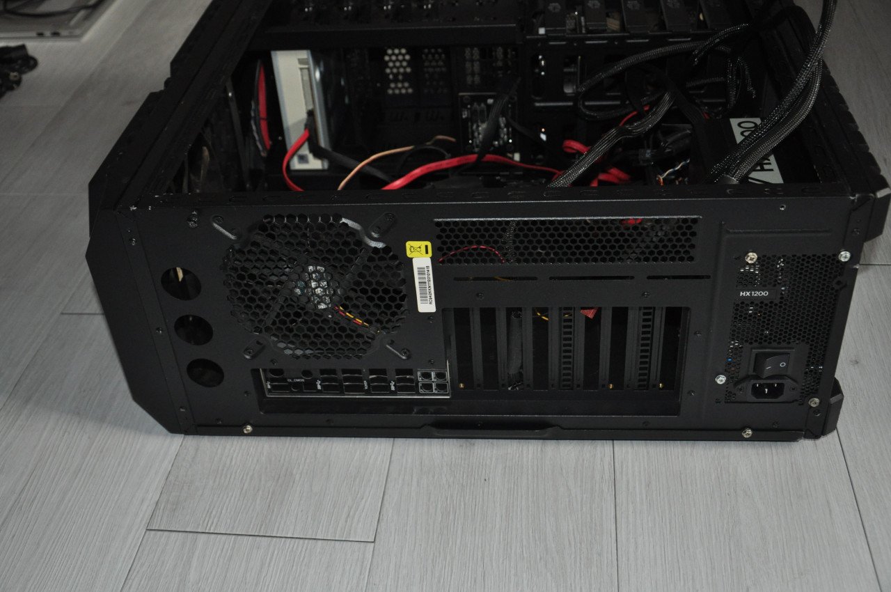 Computerkast coolermaster en 1200watt voeding