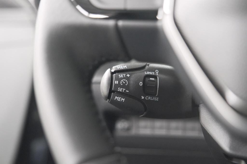 Peugeot 208 1.2 hybrid 110 e-dcs6 style | direct leverbaar | apple carplay 