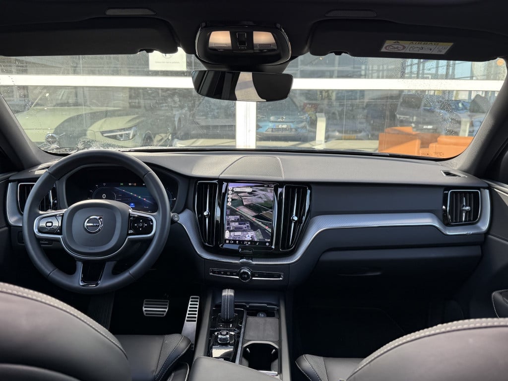 Volvo XC60 t8 455pk recharge plus dark| panodak| adap.cruise| trekhaak| ca
