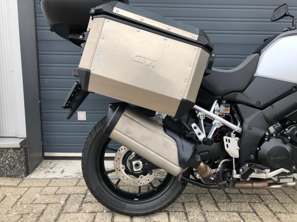 Suzuki V-Strom DL1000 uit 2015, 30.555km, ABS, 3-delige kofferset, €7250,-