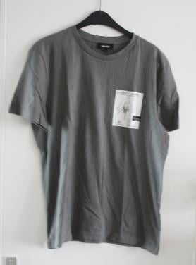 Grijs shirt met kleine opdruk maat L