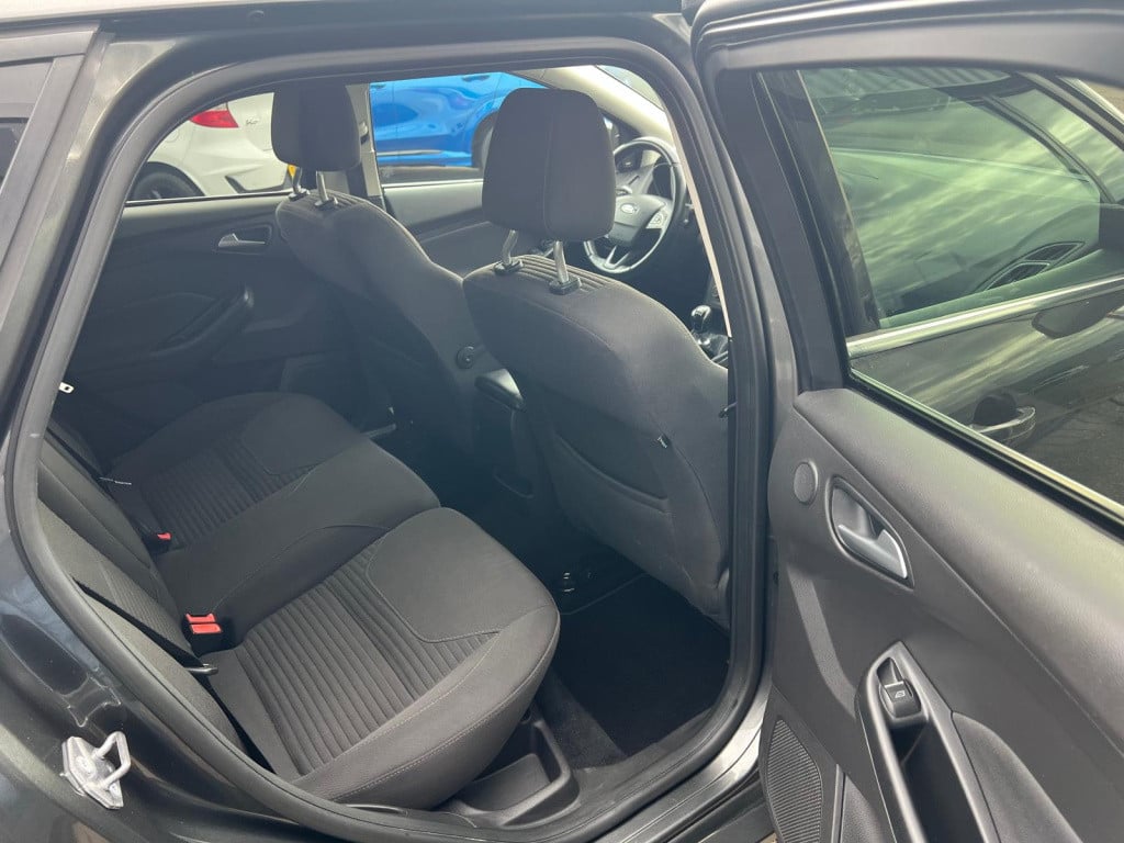 Ford Focus 1.0 ecoboost 125pk titanium , trekhaak , prijs incl nieuwe distr