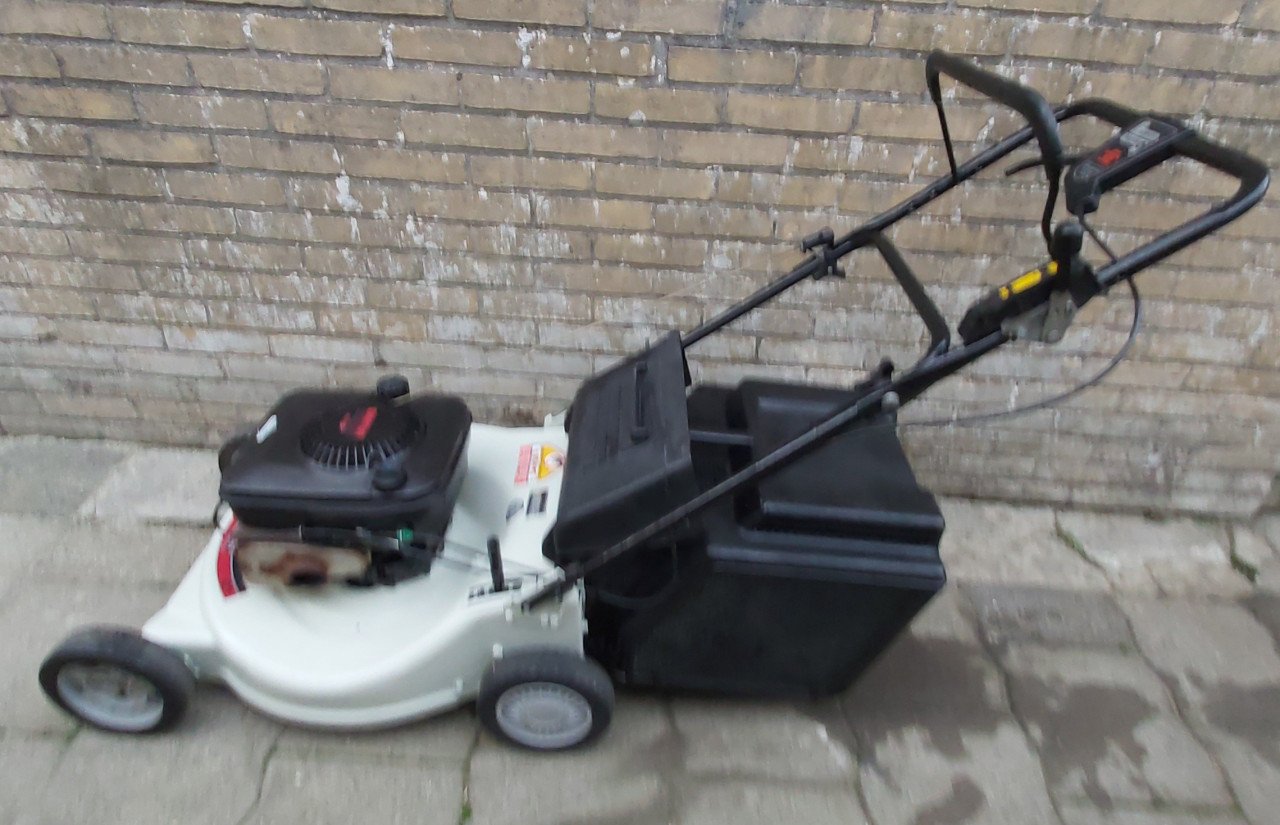 White outdoor products 21 grasmaaier zo goed als nieuw