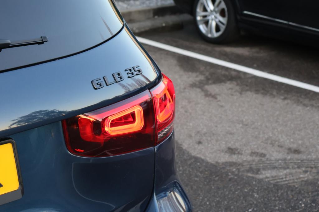 Mercedes-Benz Glb amg 35 4matic l 306 pk l mbux l camera l led l wegklapbar