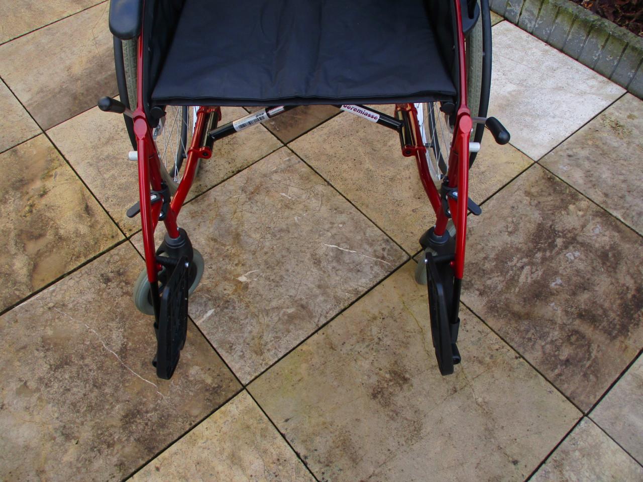 Nieuw Drive opvouwbare lichtgewicht rolstoel met anti-lekbanden