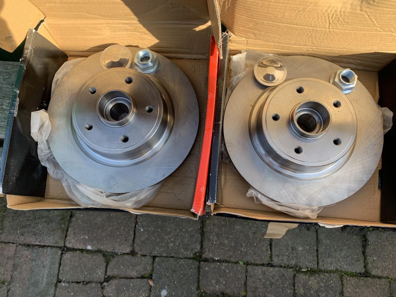 Renault Laguna 2xREMSCHIJVEN achter NIEUW