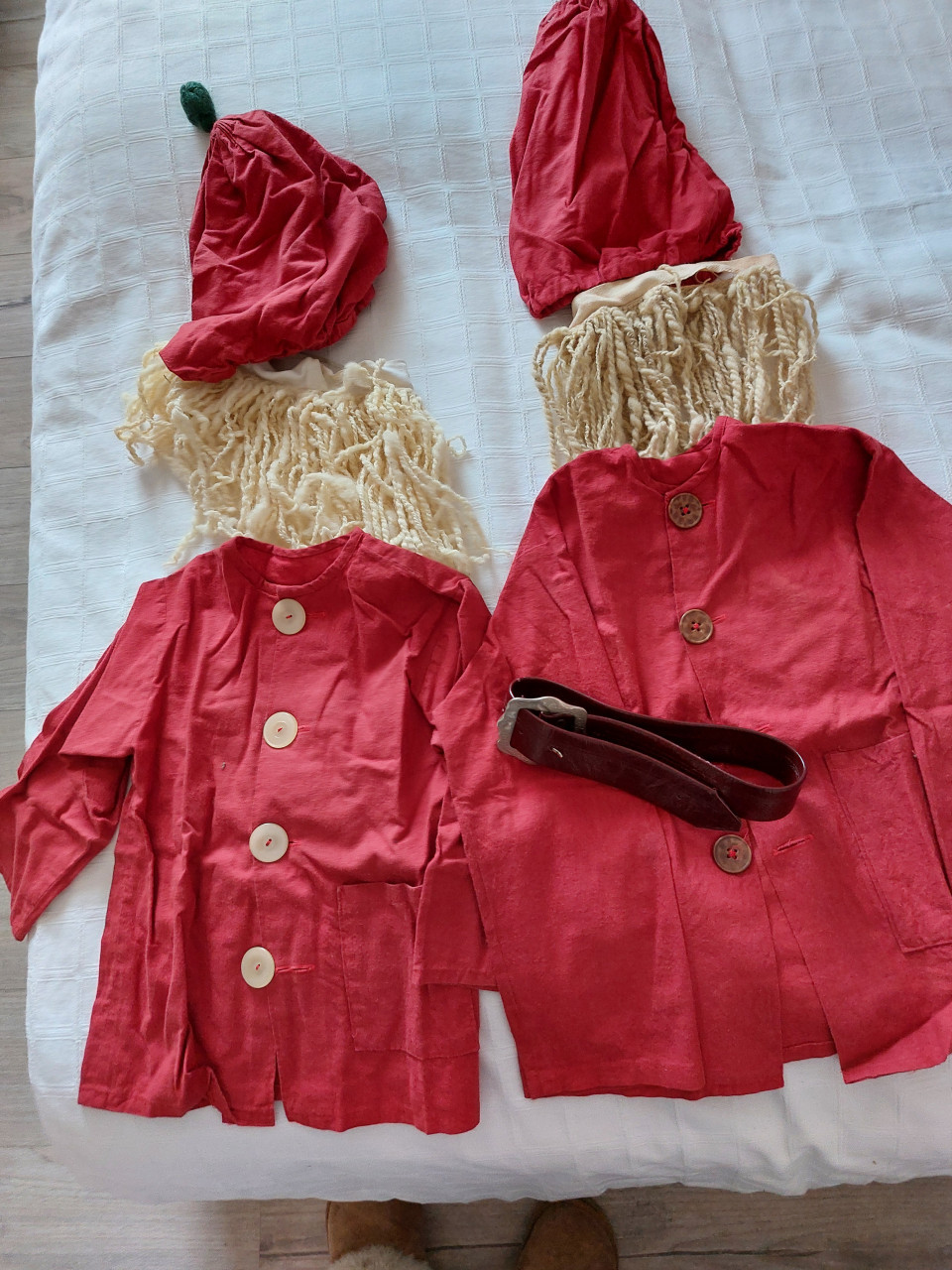 Verkleedkleren kabouter pakjes met baard van schapenwol