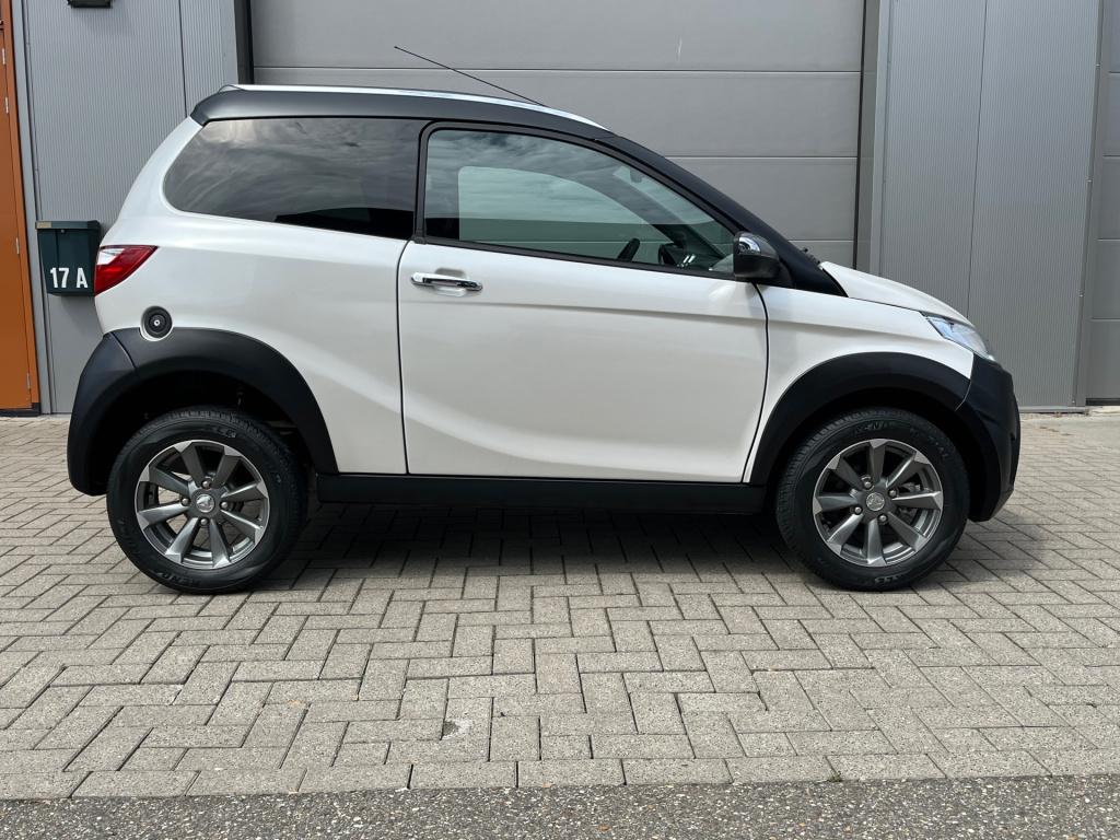 Aixam Crossline brommobiel premium weinig km