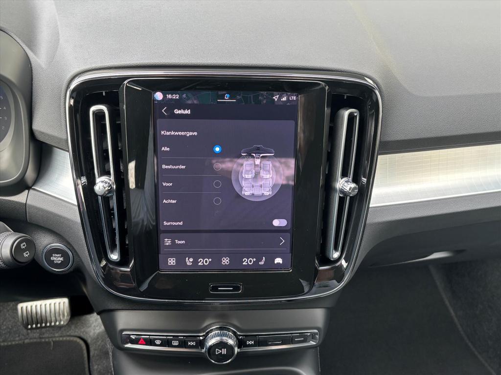 Volvo XC40 2.0 b4 b4 plus dark|stuur-stoel voorruitverwarm|blis| trekhaak| 