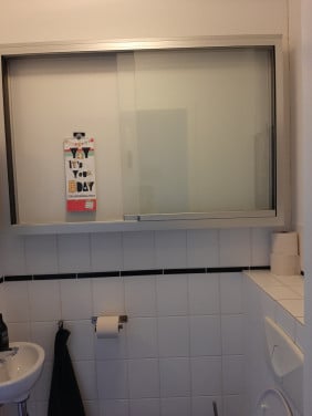 Maneetbord, vitrine kast