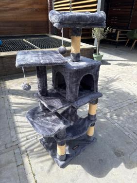 Klimtoren kat ook te gebruiken als krabpaal