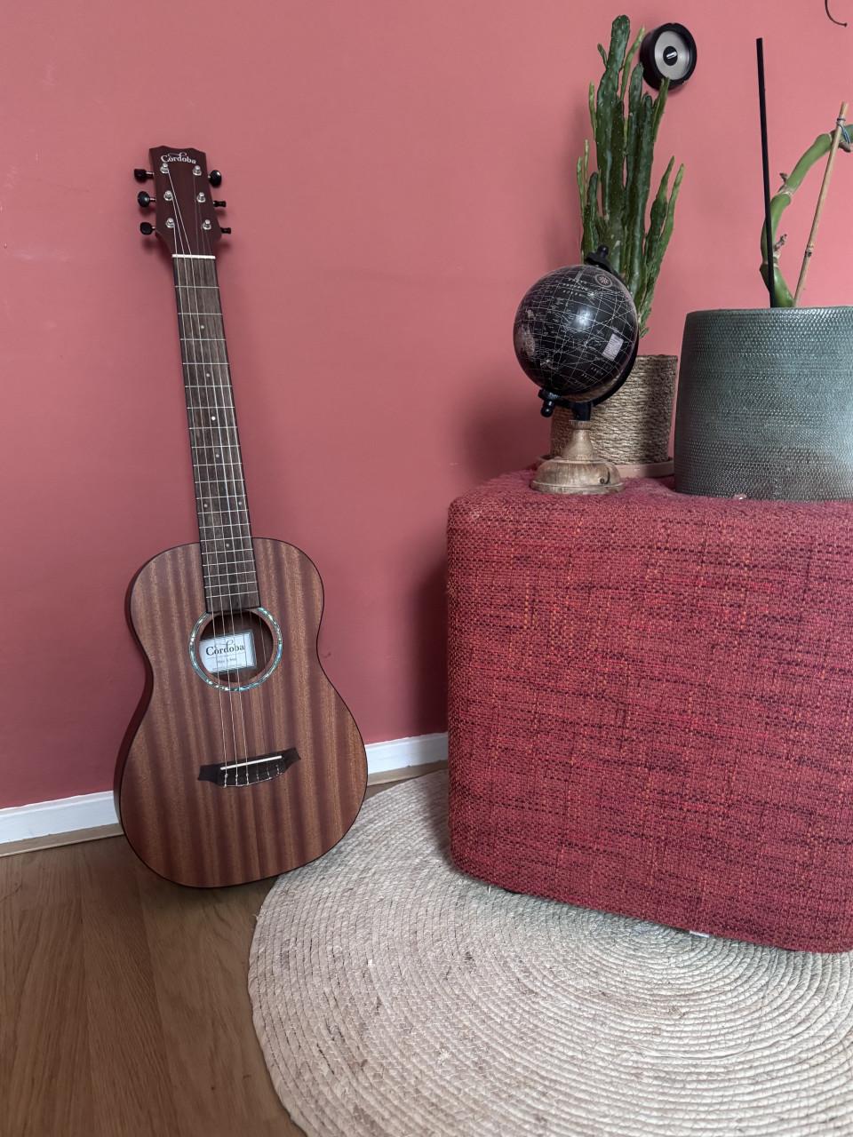 Nieuw. Cordoba Mini klassieke gitaar met tas.