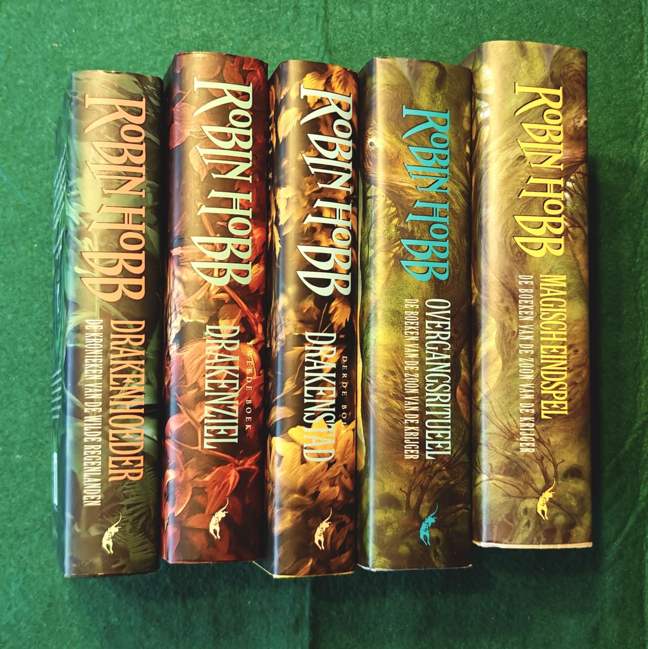 Robin Hobb 5 x