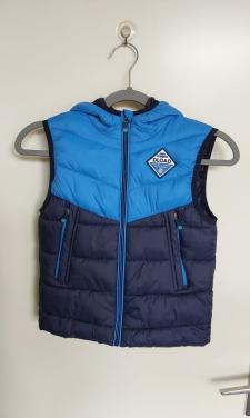 Bodywarmer met capuchon in maat 122 van het merk C&A