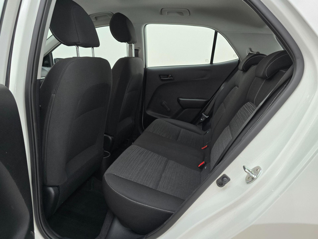 Kia Picanto occasion dealer auto met sportvelgen en bluetooth audio | tweed