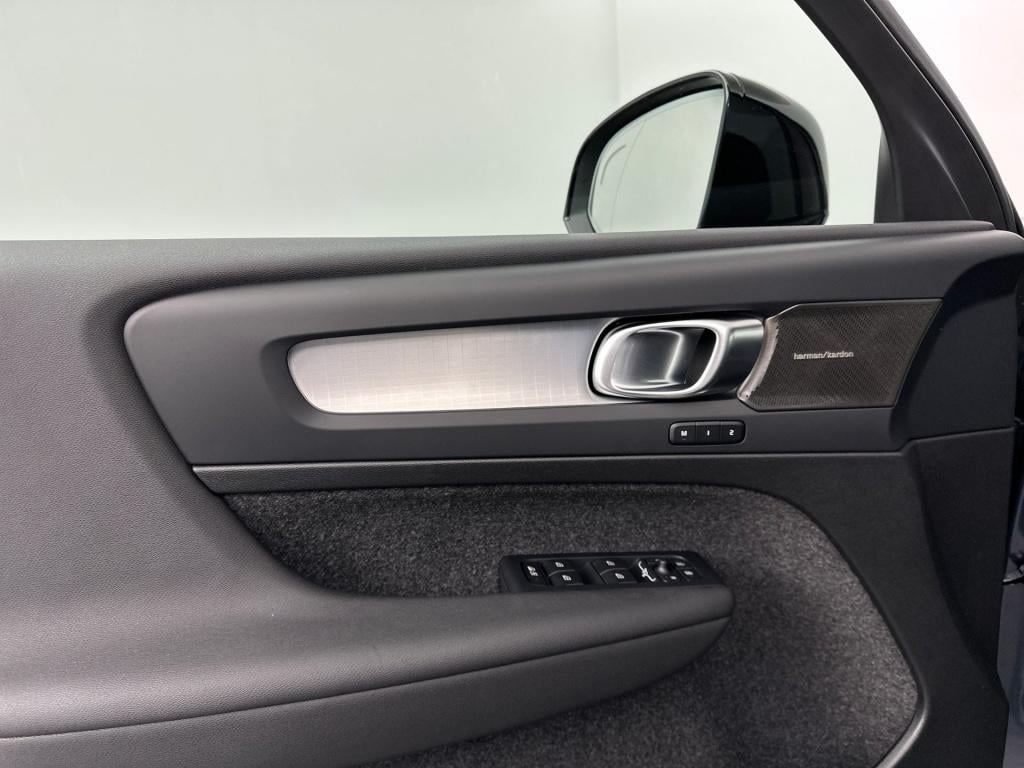 Volvo XC40 b4 plus black edition