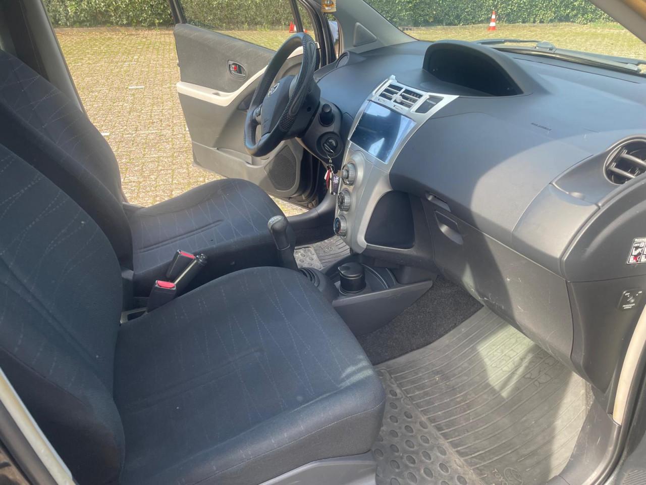 Toyota Yaris 1.0 vvti SOL