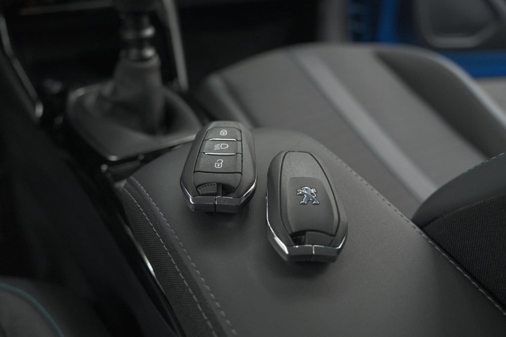 Peugeot 208 puretech 100 allure | adaptieve cruise control | camera | apple