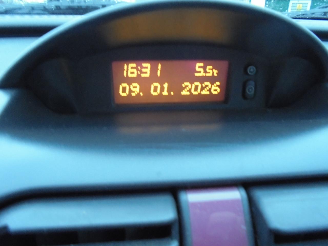 Corsa uit 2001 / 146.445 Km  N.A.P rijd goed  € 950 apk t/mmaart 2027