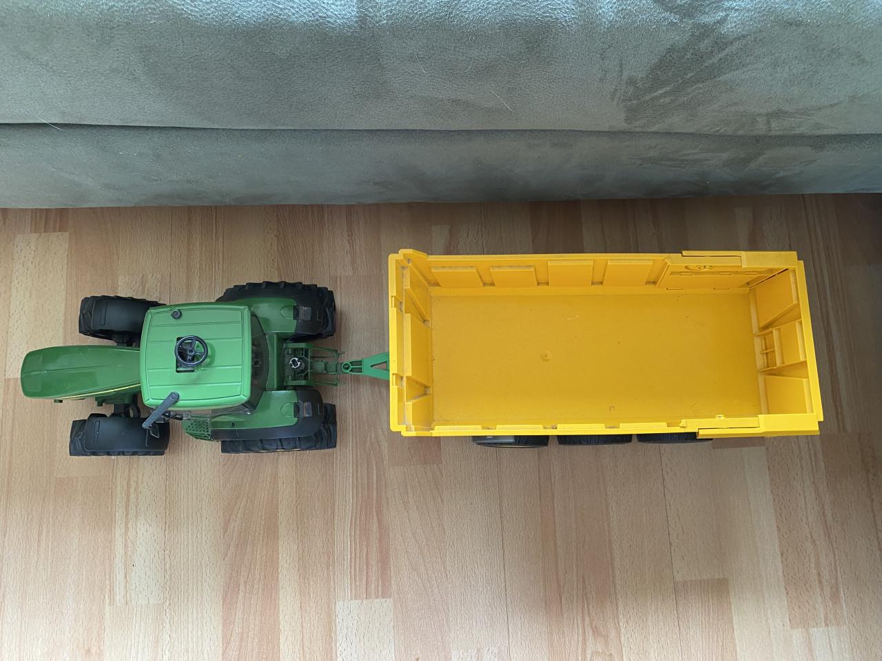 Bruder tractor met kiep trailer