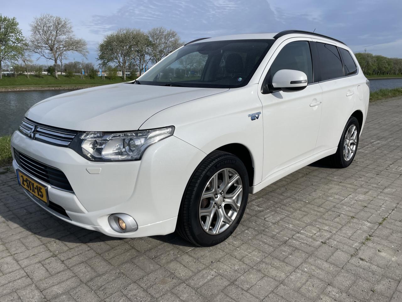 Mitsubishi outlander 2.0 phev instyle plus