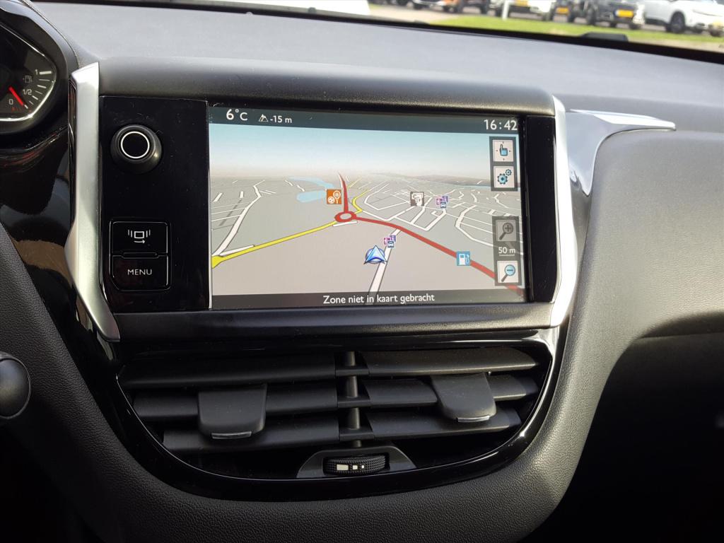 Peugeot 208 envy 1.2 vti 82pk 5d navigatie | cruise & climate control | par