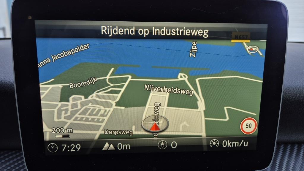 Mercedes-Benz A-Klasse 180 bus. sol. amg