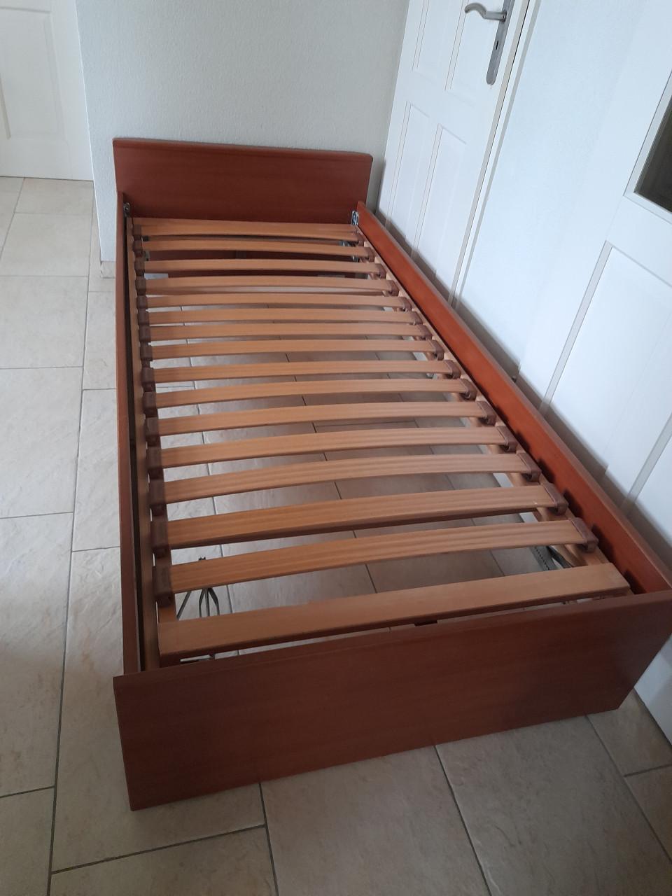 1 persoons bed 90 x 200 (in goede staat )