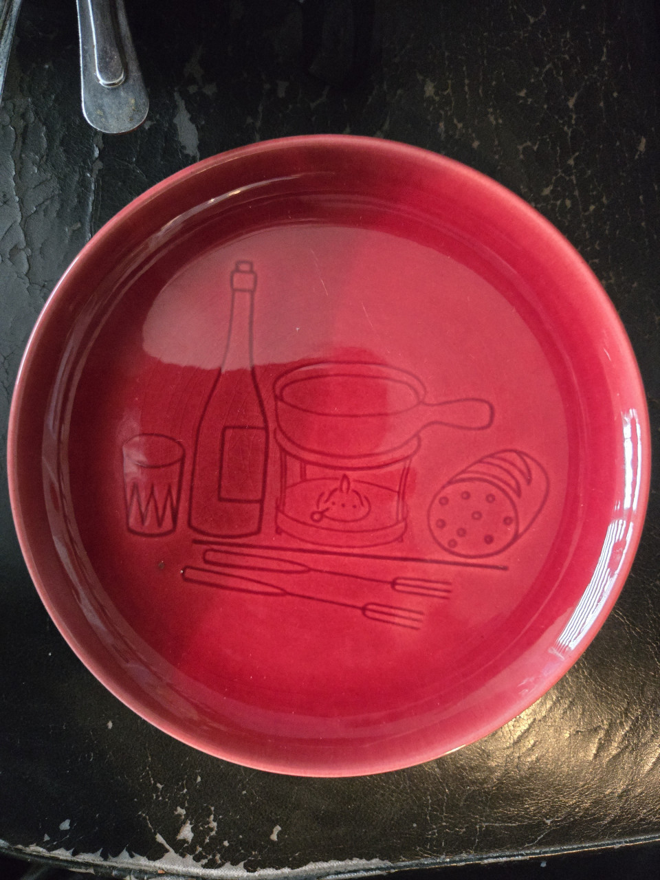 Vintage fonduepan met spiritusbrander en leuk bijpassend bord.