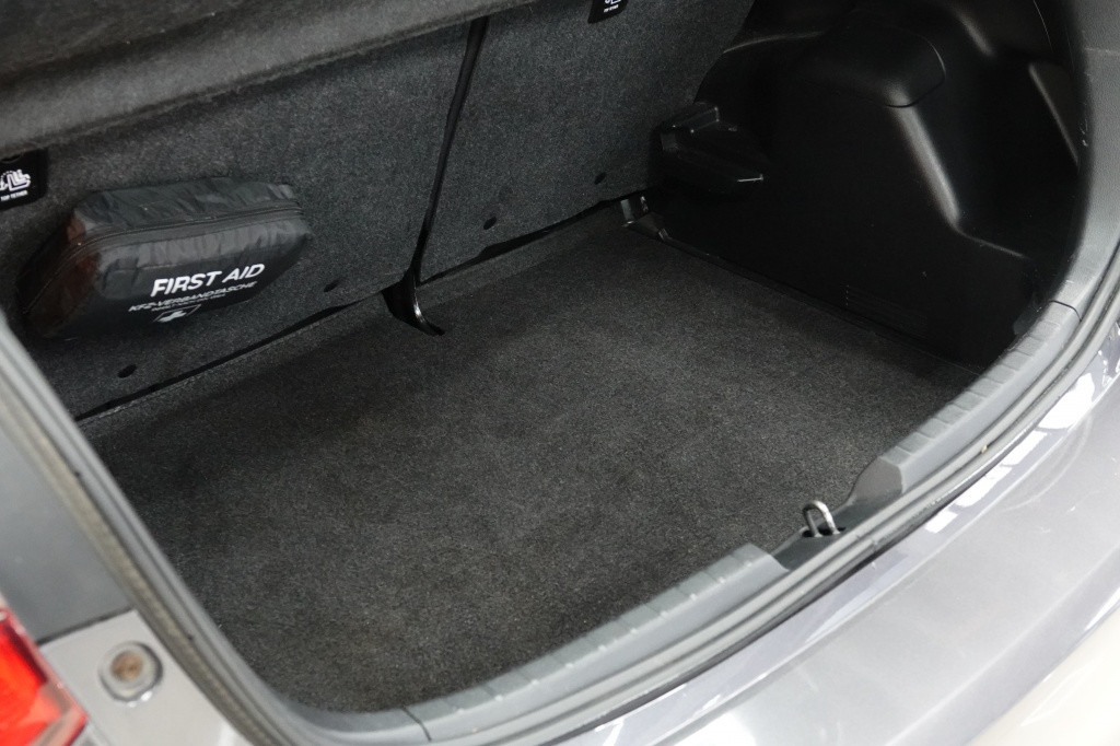 Toyota Yaris 1.0 vvt-i | camera | 15" | bluetooth |