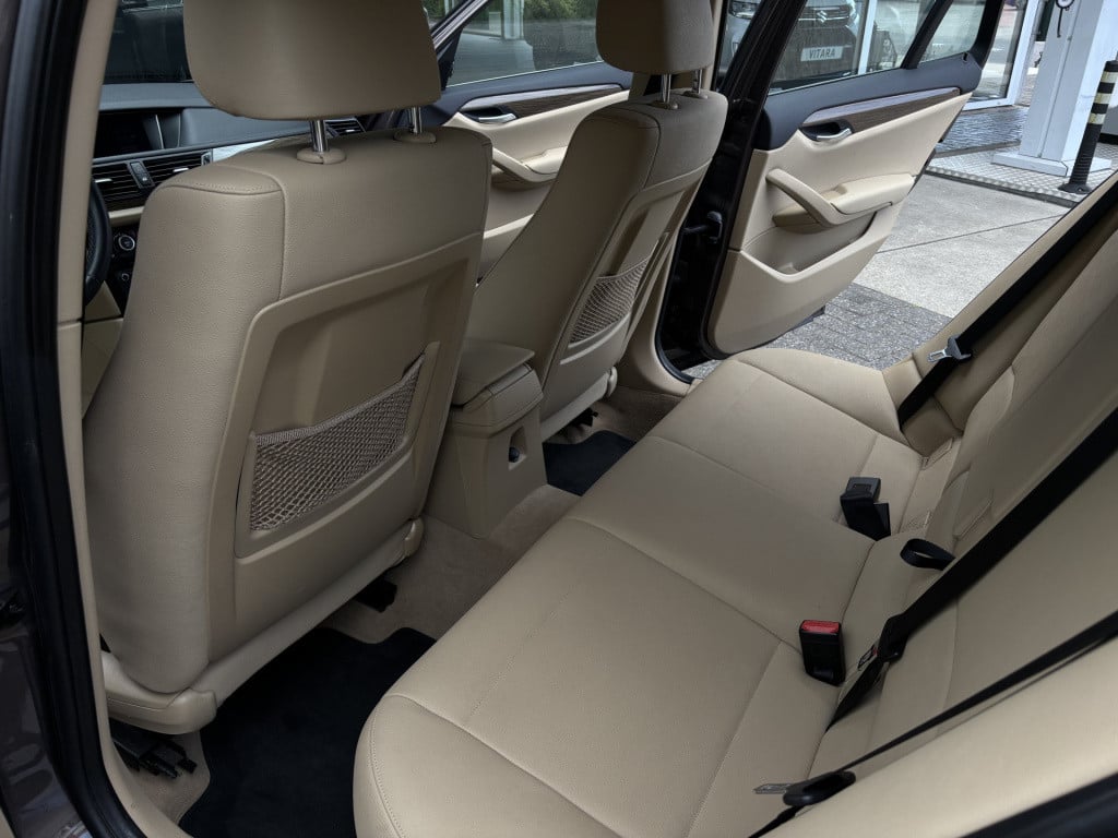 BMW X1 sdrive20i chrome line
