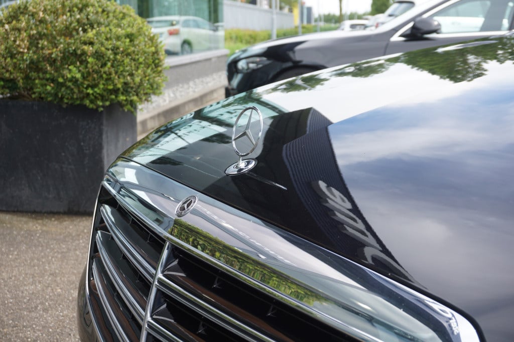 Mercedes-Benz E-Klasse estate 200 premium luxury l panorama dak l massage l