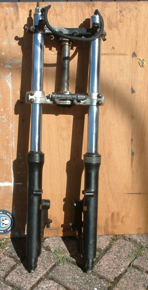 Honda voorvork anti deuk  38 mm incl kroonstuk met lagers  goede staat